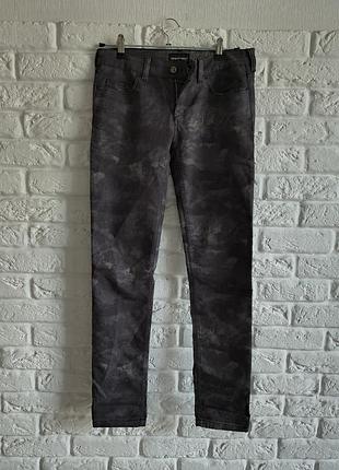 Вузькі джинси з розводами