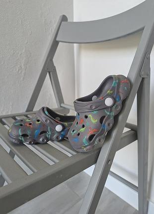 Шльопнці крокси сірі на хлопчика дівчинку дитячі 16 см 25 26 розмір з драконами