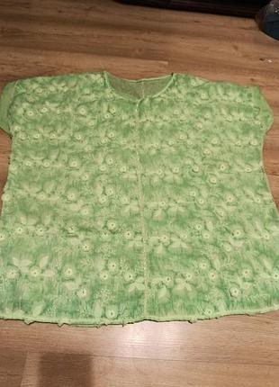 Кольорова жіноча футболка