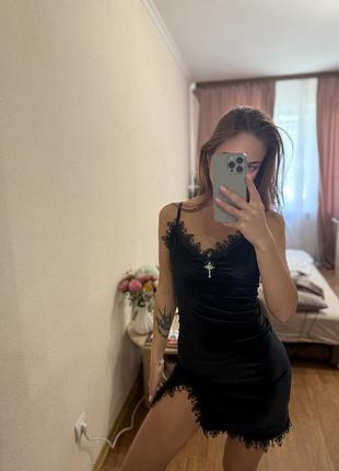 Чорне плаття з  крестом 2
