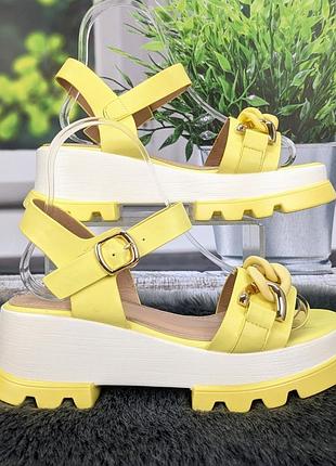 Босоножки женские башили желтые на платформе 8004