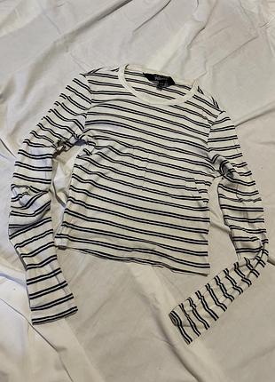 Приталена кофта в смужку чорно біла