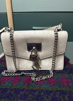 Жіноча сумочка відомого американського бренду dkny.