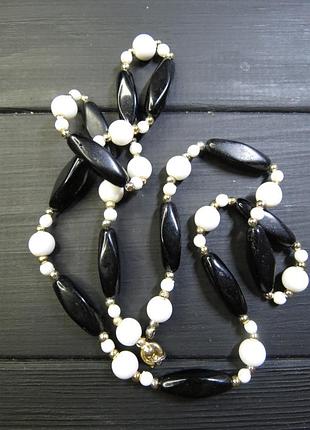 Кольє чорно біле з намистинами