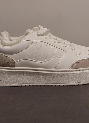 Новые кроссовки 42 размера