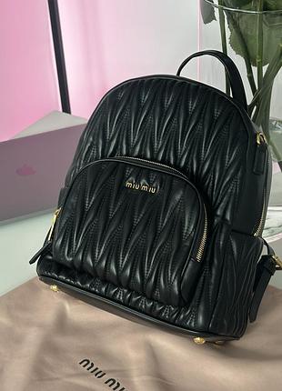 Жіночий шкіряний рюкзак в фірмовій прострочці matelasse m