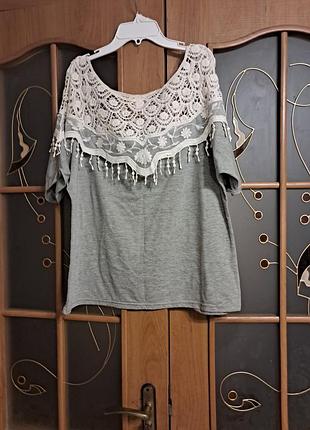 Футболка с кружевом плечами