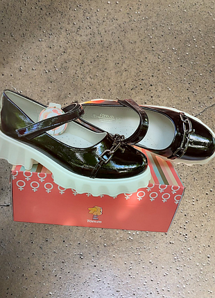 Туфли для девочки подростка мери джейн с ремешком. туфли подростковые черные для девушек