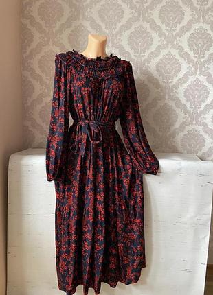 Красивое приталенное платье marks spenser