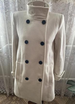 Пальто з коміром стійкою