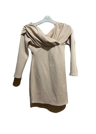 Плаття на відкриті плечі ніжно рожеве