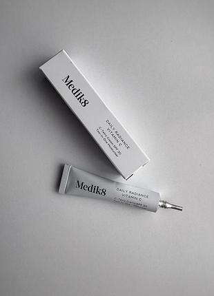 Антиоксидантний сонцезахисний зволожувальний крем medik8 daily radiance vitamin c spf30