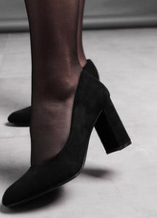 Замшеві туфлі на підборах