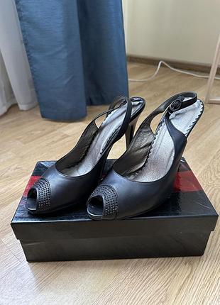 Туфлі жіночі на шпильці чорні з застібкою натуральна шкіра