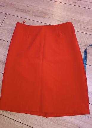 Красная юбка карандаш сзади на застежке без дефектов