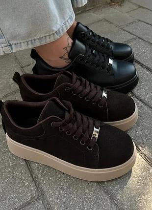 Стильные кроссовки из натуральной замши.