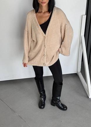 Жіночий повсякденний класичний кардиган тканина пухнаста пряжка мякий на дотик  беж бежевий та чорний