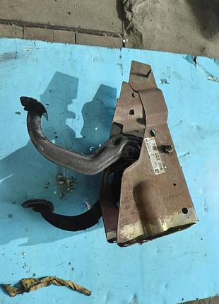 Педаль гальм renault laguna 1 1.6 1993-2001 7701468011
