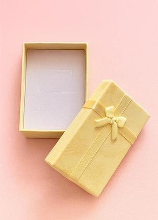 Подарочная коробочка с бантом для украшений 8×5 см