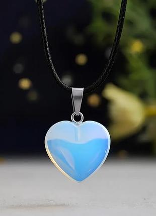 Подвеска сердце из опалового камня на шнурке