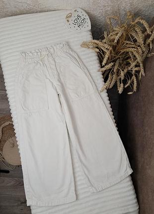 Молочные широкие джинсы от zara 8 лет (128)