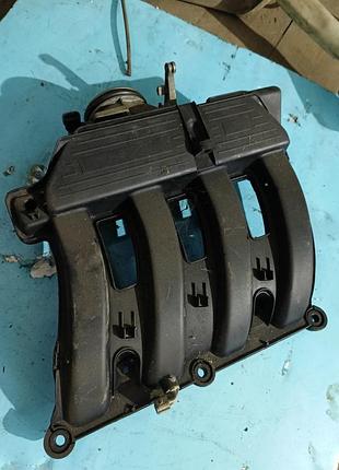 Впускний колектор верхній renault laguna1/megane1/scenic1/espace1 1993 2003 7700111794