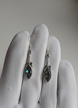 Серебряные серьги с радужными камнями