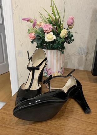 Туфлі лакові  40 р. , елегантні, мʼяка шкіра, на середню ширину стопи, не вузьку, ширина  підршви (повнота по низу) - 7 си