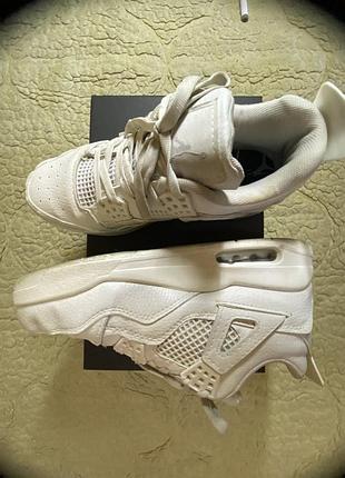 Шикарні нові жіночі кросівки, натуральна шкіра вставки.  – якість супер! 38 розмір. устілка - 24 см.