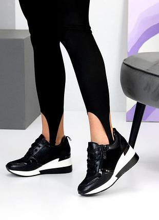 Снікерси жіночі