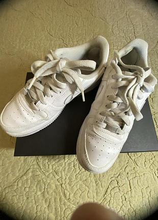 Кожаные кроссовки nike. стелька -24 см. в хорошом состоянии. оригинал! размер 38