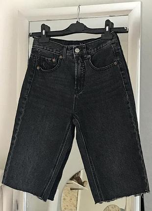 Джинсові чорні шорти подовжені stradivarius 34p