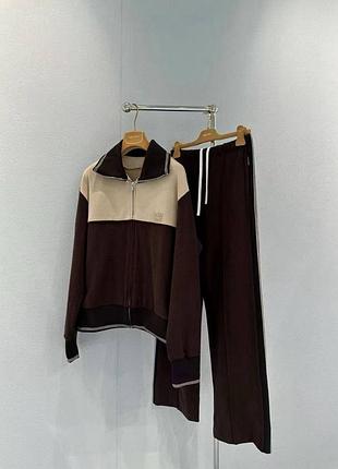 Жіночий костюм