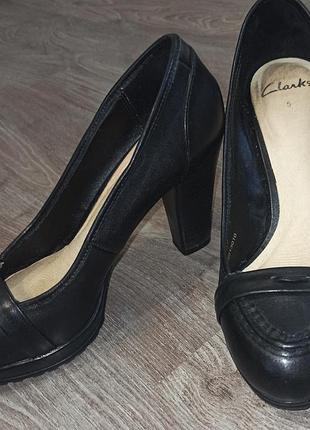 Туфли женские clarks, на каблуке, кожаные