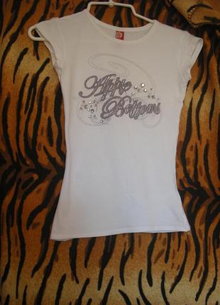 Футболка белого цвета,фирменная,93%коттон,7%спандех,р.x\s