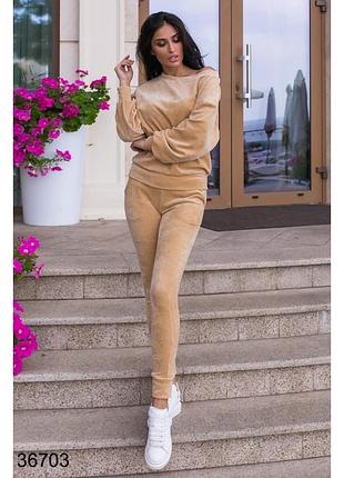 Велюровий костюм з кофтою на одне плече