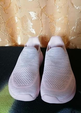 Кроссовки с высокой подошвой