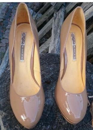 Оригинальные брендовые туфли buffalo.нат лак р.38.