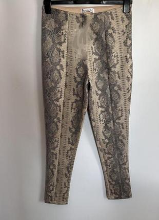 Брюки брюки под змеиный принт новые