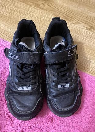 Текстильні кросівки