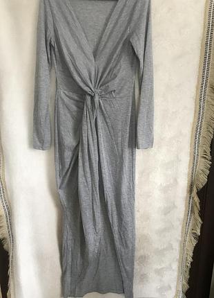 Сукня оригінального крою з v-образною горловиною