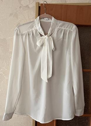 Шифонова біла блуза жіноча розмір м нова з бантом