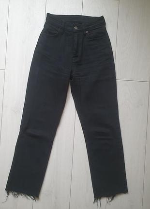 Насыщенно черные джинсы р.34-36