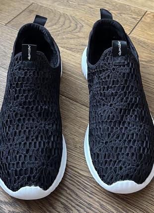 Skechers кросівки р.39(25,5 см)