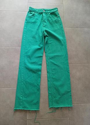 Яркие широкие джинсы