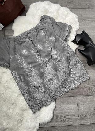 Розшита блуза