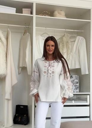 Женская вышитая рубашка с бежевой вышивкой
размер s-m (42-44), l-xl (46-48)