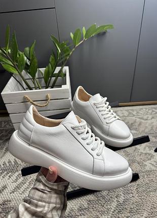 Жіночі кросівки white, розпродаж