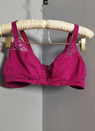 Брендовый мягкий бюстгальтер без косточек размера 90a