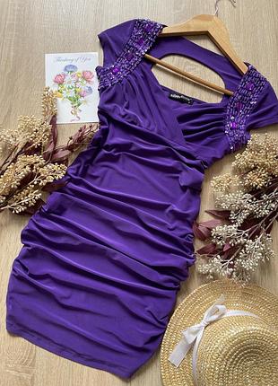 Міні сукня з драпіруванням і стразами з відкритою спинкою і декольте